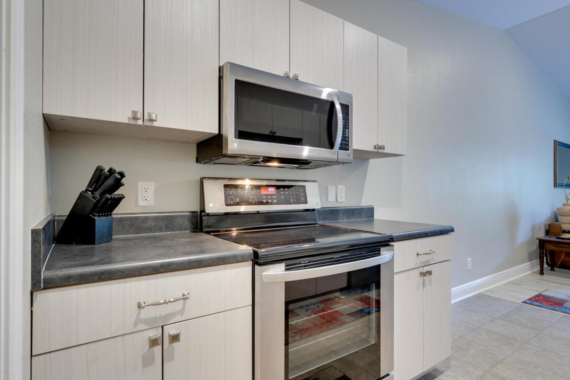 Dog-Friendly Pensacola Duplex About 7 Mi To Downtown Apartment Exterior photo