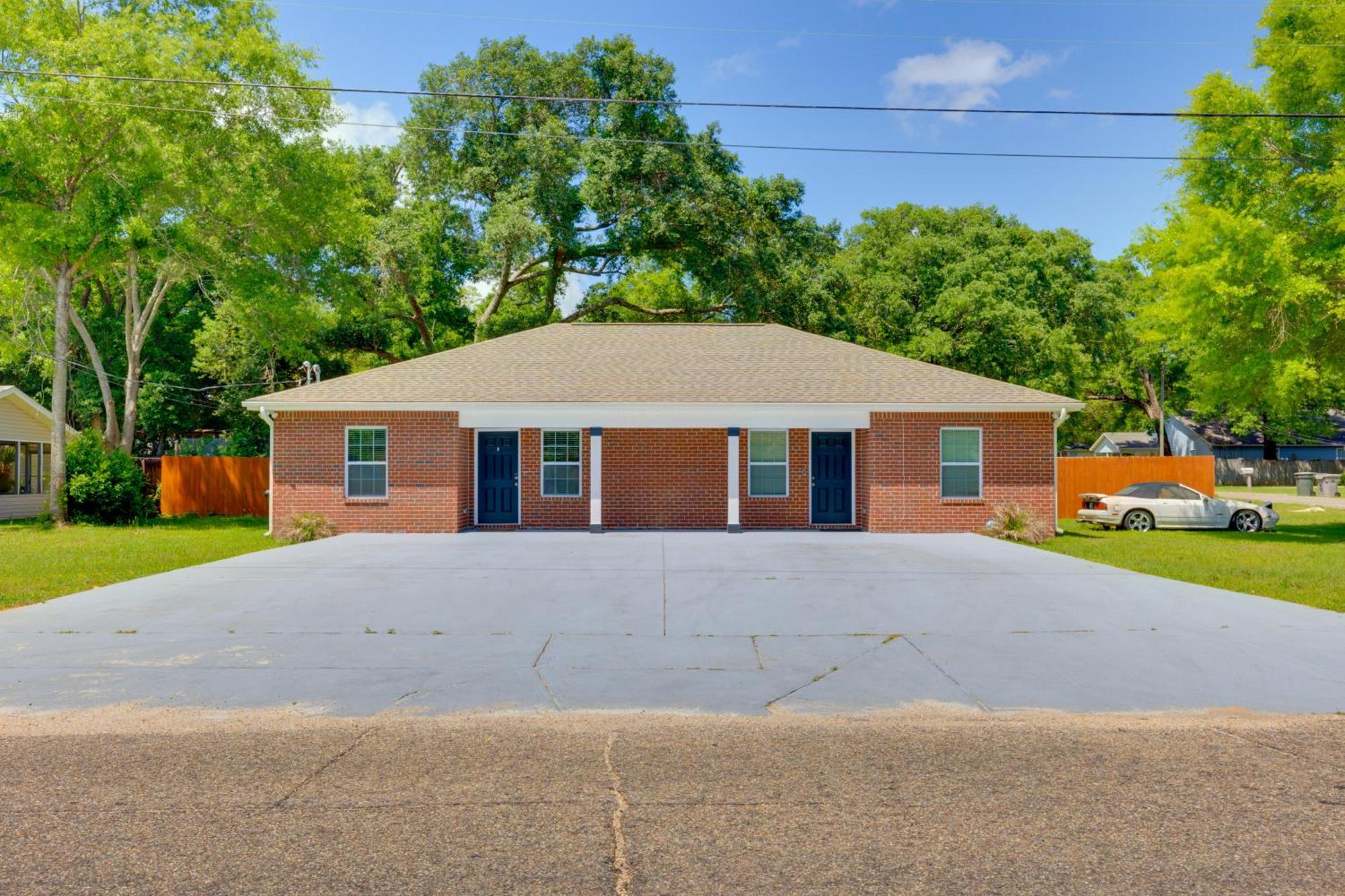 Dog-Friendly Pensacola Duplex About 7 Mi To Downtown Apartment Exterior photo