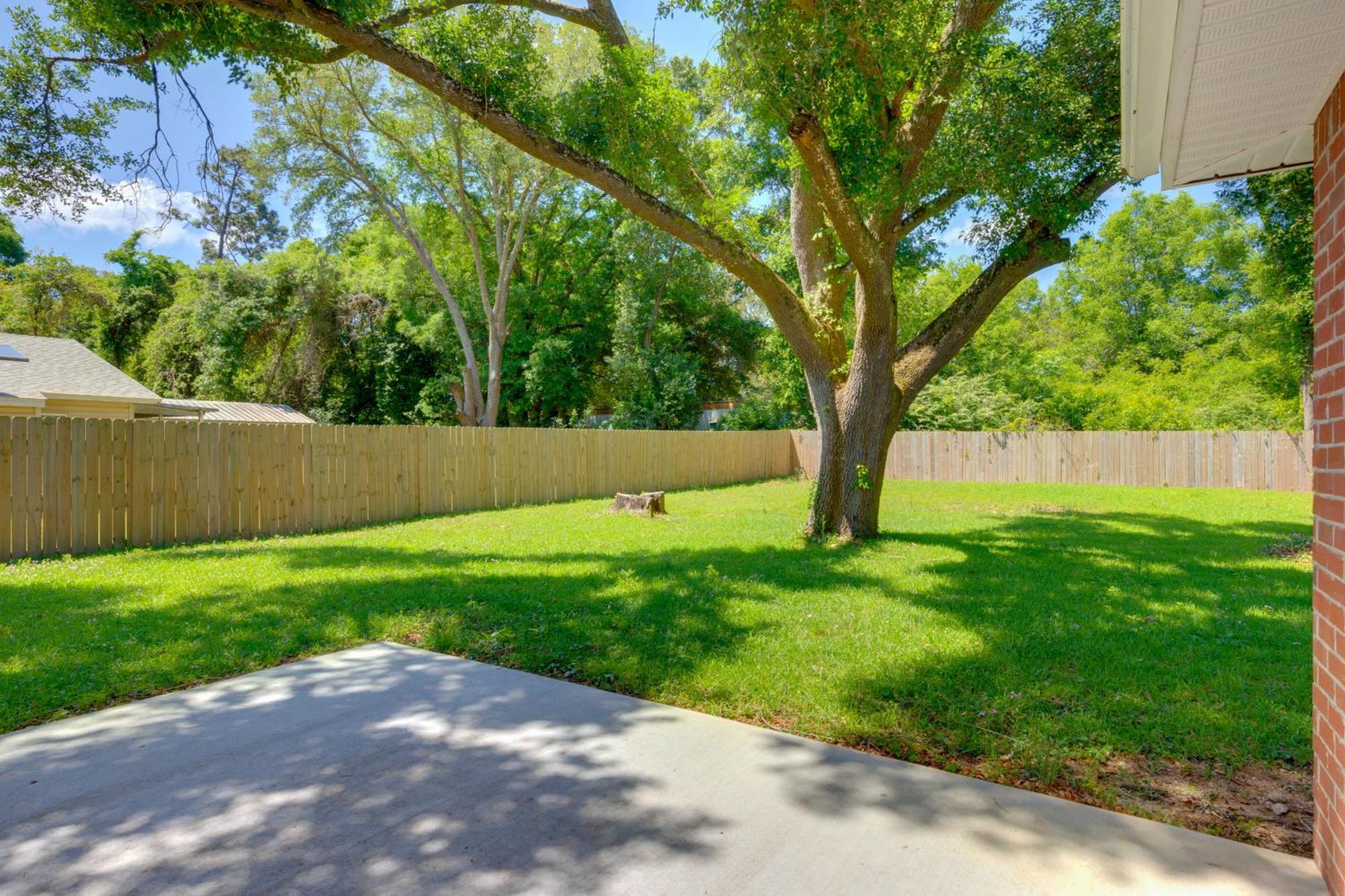Dog-Friendly Pensacola Duplex About 7 Mi To Downtown Apartment Exterior photo