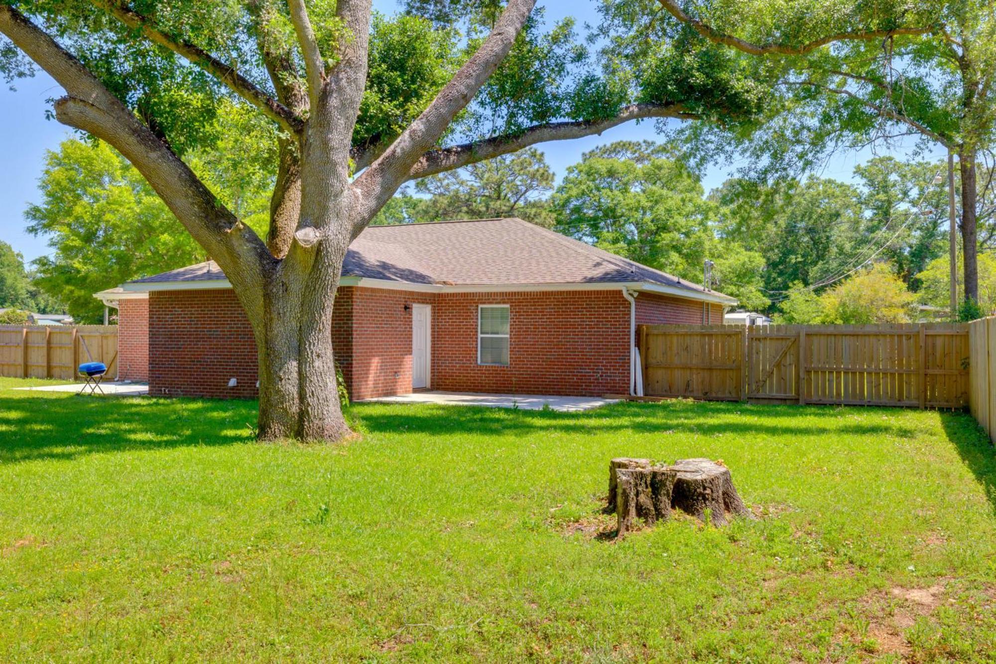 Dog-Friendly Pensacola Duplex About 7 Mi To Downtown Apartment Exterior photo